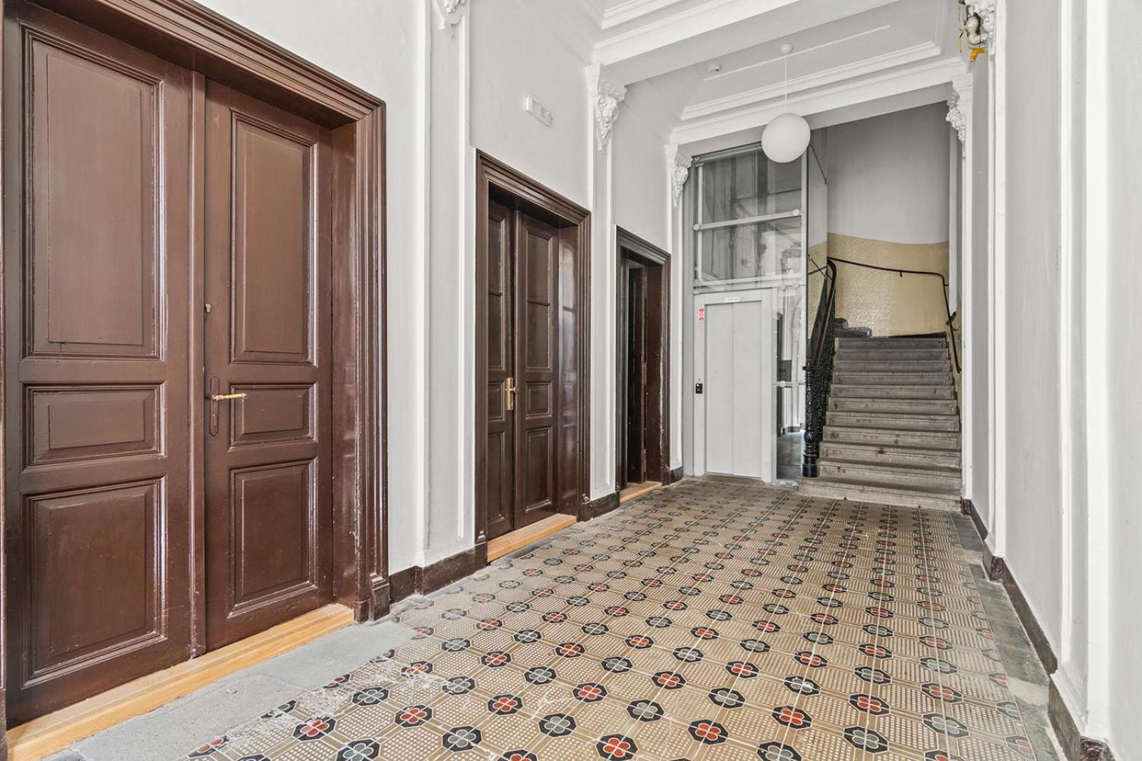 Days - Spacious 117m2 Attic Retreat W Ac - Near Old Town Sq Apartment *