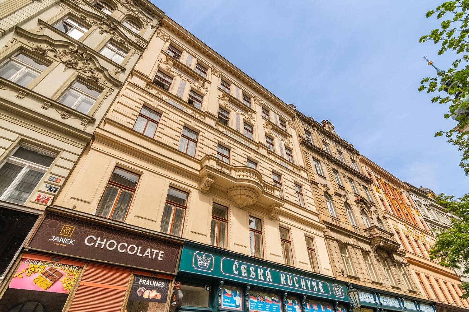 Apartment Days - Spacious 117m2 Attic Retreat W Ac - Near Old Town Sq *