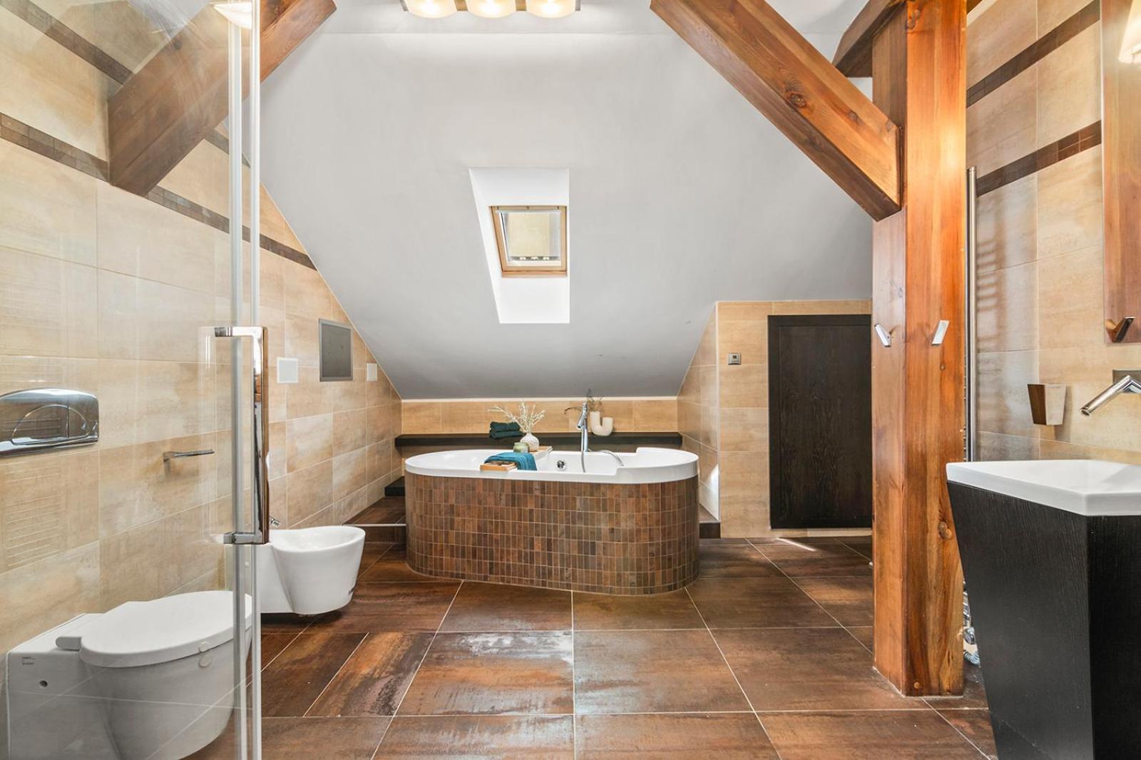 Days - Spacious 117m2 Attic Retreat W Ac - Near Old Town Sq