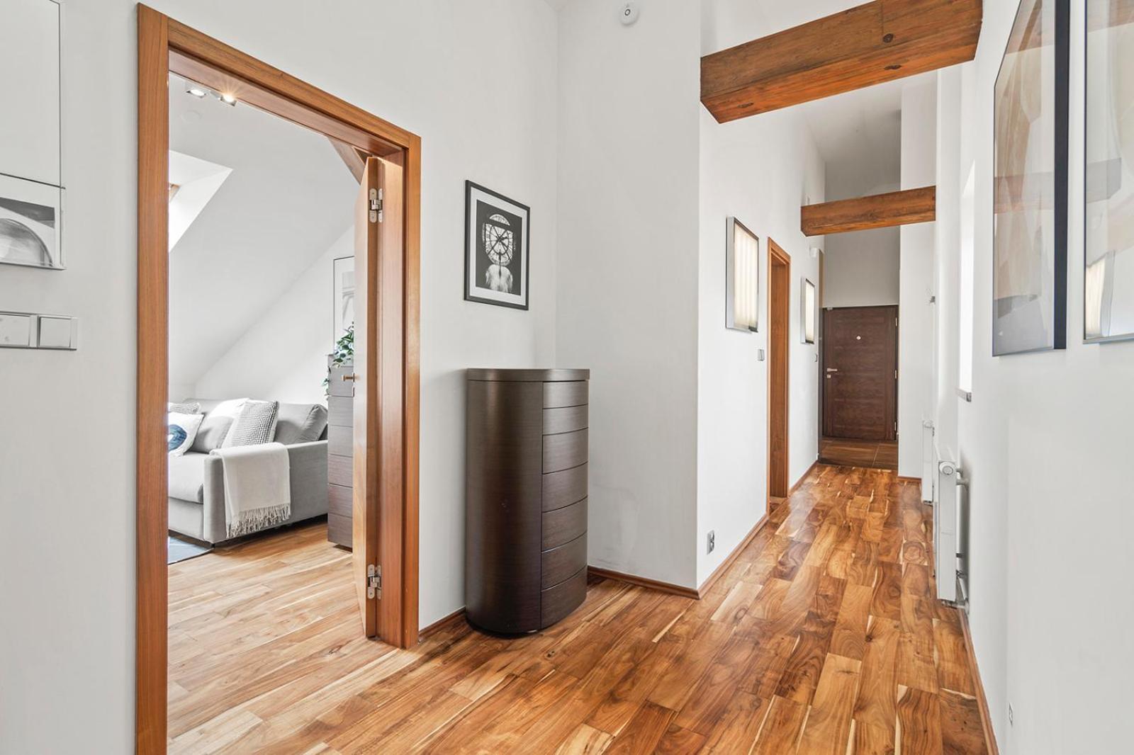 Days - Spacious 117m2 Attic Retreat W Ac - Near Old Town Sq Apartment *